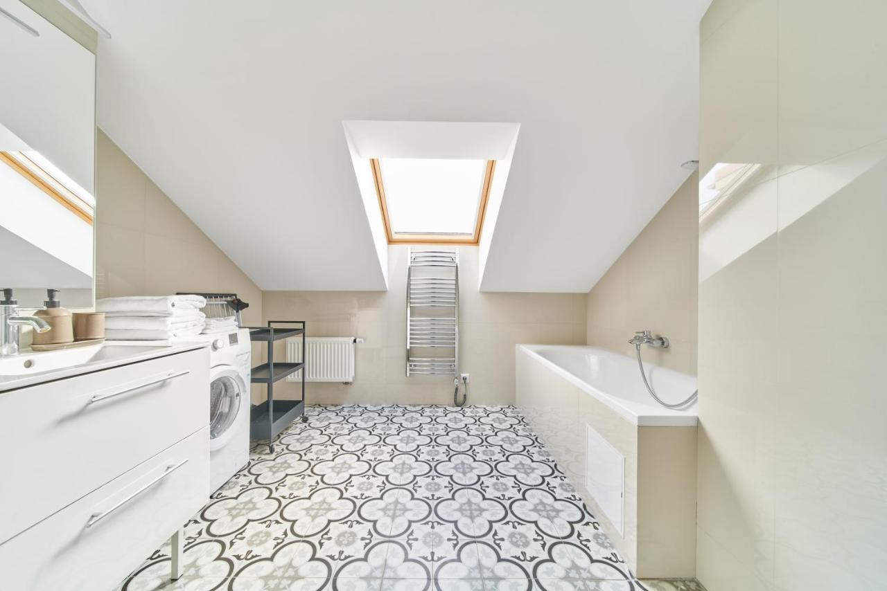 Modern Two-Bedroom Apartment, Vilnius City Centre エクステリア 写真